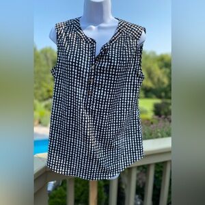 NWOT 212 Collection - Black/white pattern sleeveless top w/gold buttons, Size: M